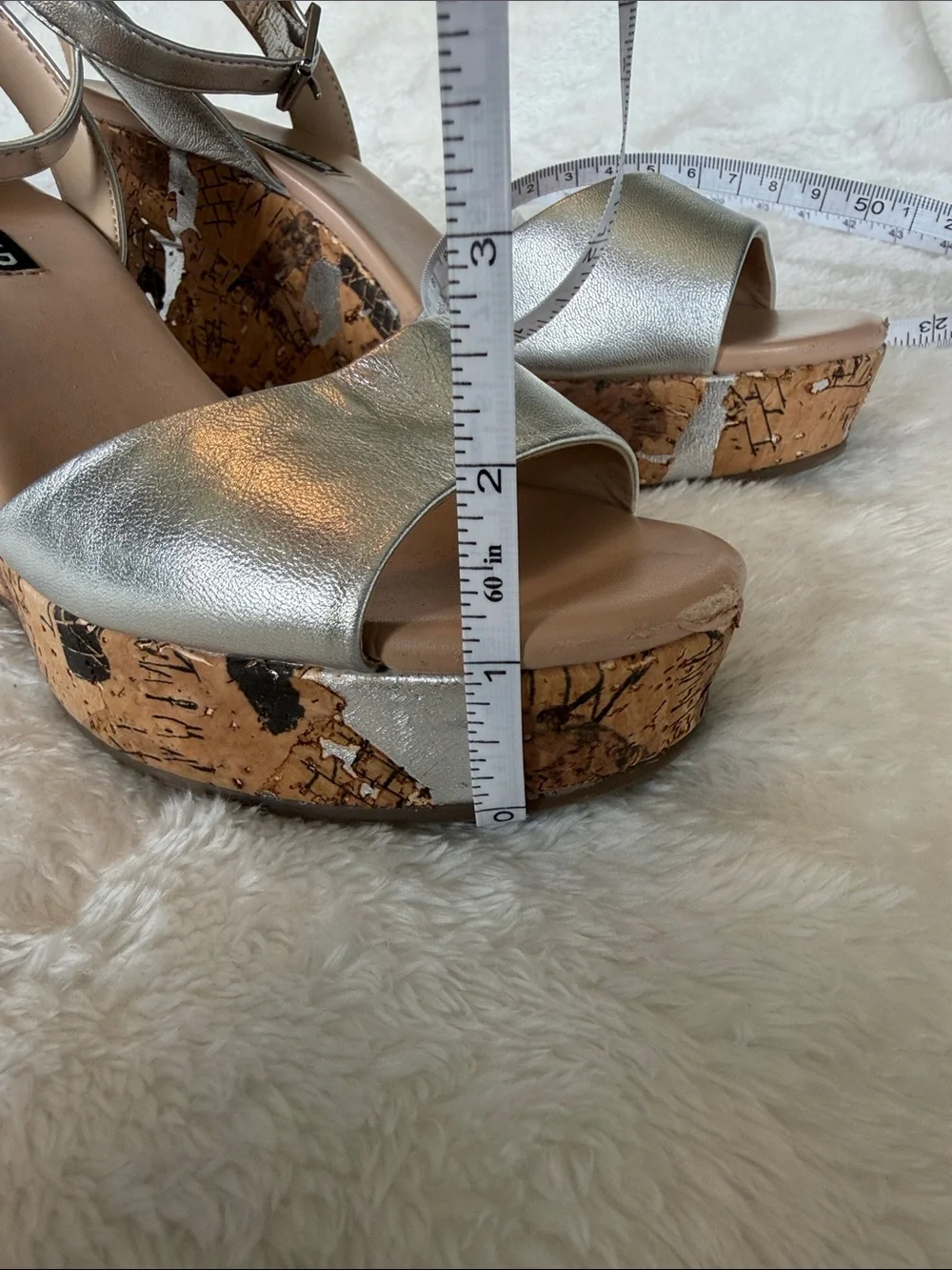 Karl Lagerfeld Carin Wedge Sandal In Silver Leather | Size 8M